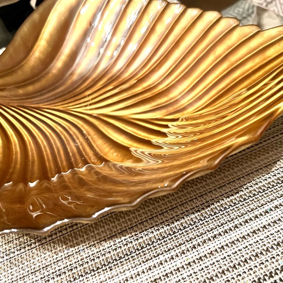 Vintage Gold Glass leaf Serving Dish/ Fall Decor/Fruit bowl/Center Piece. 13.5" - Picture 6 of 7